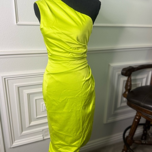 Elliatt Neon Yellow One-Shoulder Dress - Picture 17 of 17